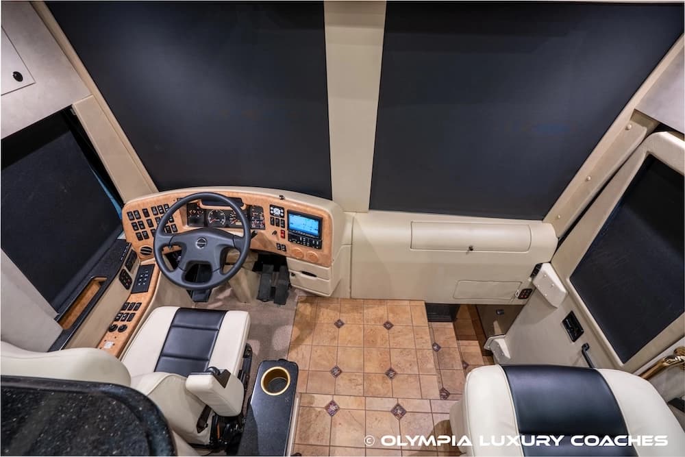 2008 Prevost H3-45 Amadas Motorcoach Conversion - Thumbnail 33 2008 Prevost H3-45 Amadas Motorcoach Conversion - Thumbnail 33