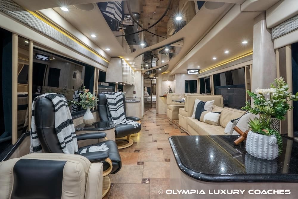 2008 Prevost H3-45 Amadas Motorcoach Conversion - Thumbnail 36 2008 Prevost H3-45 Amadas Motorcoach Conversion - Thumbnail 36