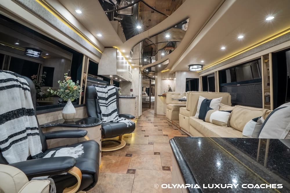 2008 Prevost H3-45 Amadas Motorcoach Conversion - Thumbnail 37 2008 Prevost H3-45 Amadas Motorcoach Conversion - Thumbnail 37