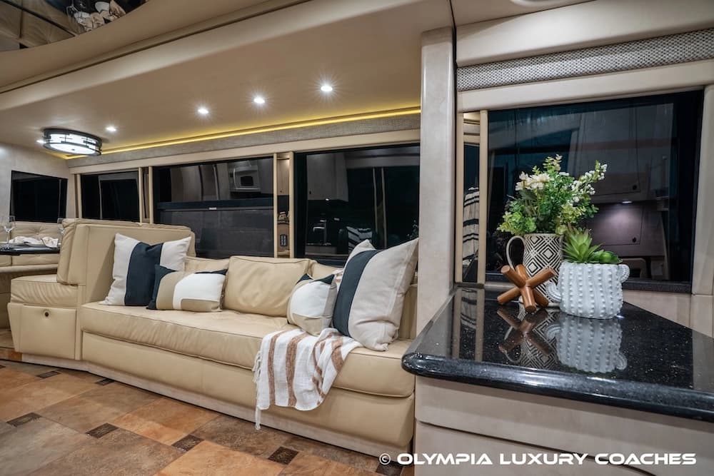 2008 Prevost H3-45 Amadas Motorcoach Conversion - Thumbnail 38 2008 Prevost H3-45 Amadas Motorcoach Conversion - Thumbnail 38