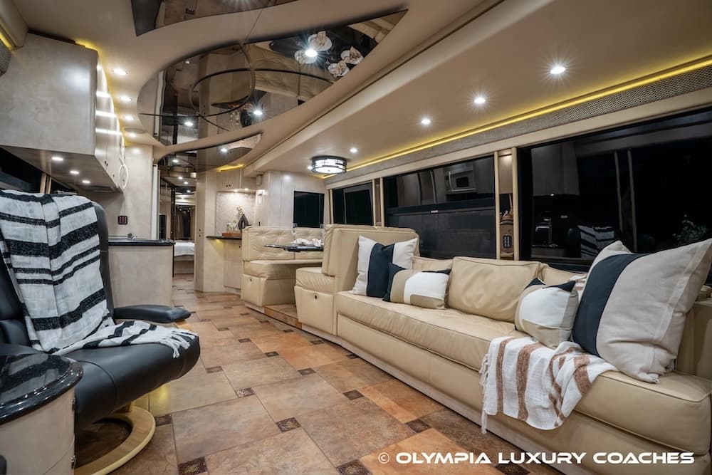 2008 Prevost H3-45 Amadas Motorcoach Conversion - Thumbnail 39 2008 Prevost H3-45 Amadas Motorcoach Conversion - Thumbnail 39