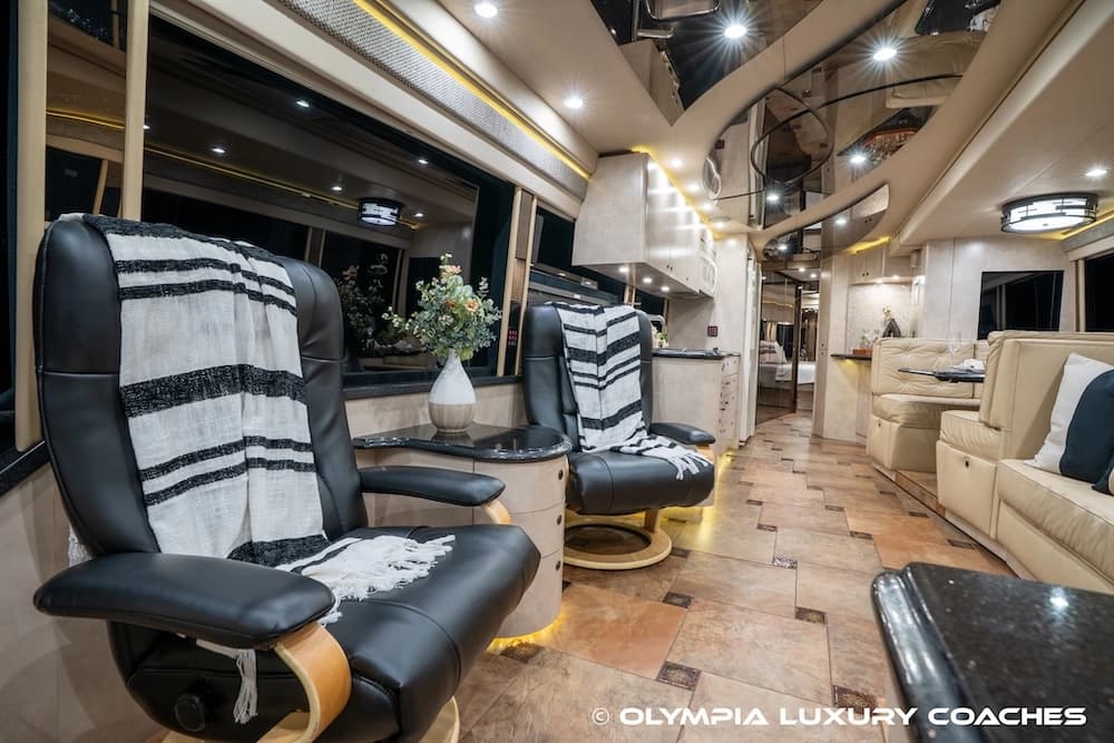 2008 Prevost H3-45 Amadas Motorcoach Conversion - Thumbnail 40 2008 Prevost H3-45 Amadas Motorcoach Conversion - Thumbnail 40