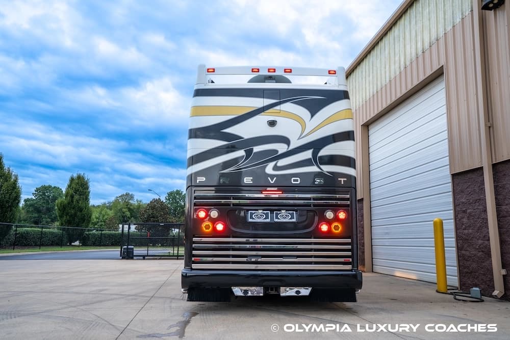 2008 Prevost H3-45 Amadas Motorcoach Conversion - Thumbnail 5 2008 Prevost H3-45 Amadas Motorcoach Conversion - Thumbnail 5