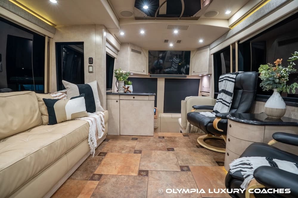 2008 Prevost H3-45 Amadas Motorcoach Conversion - Thumbnail 43 2008 Prevost H3-45 Amadas Motorcoach Conversion - Thumbnail 43