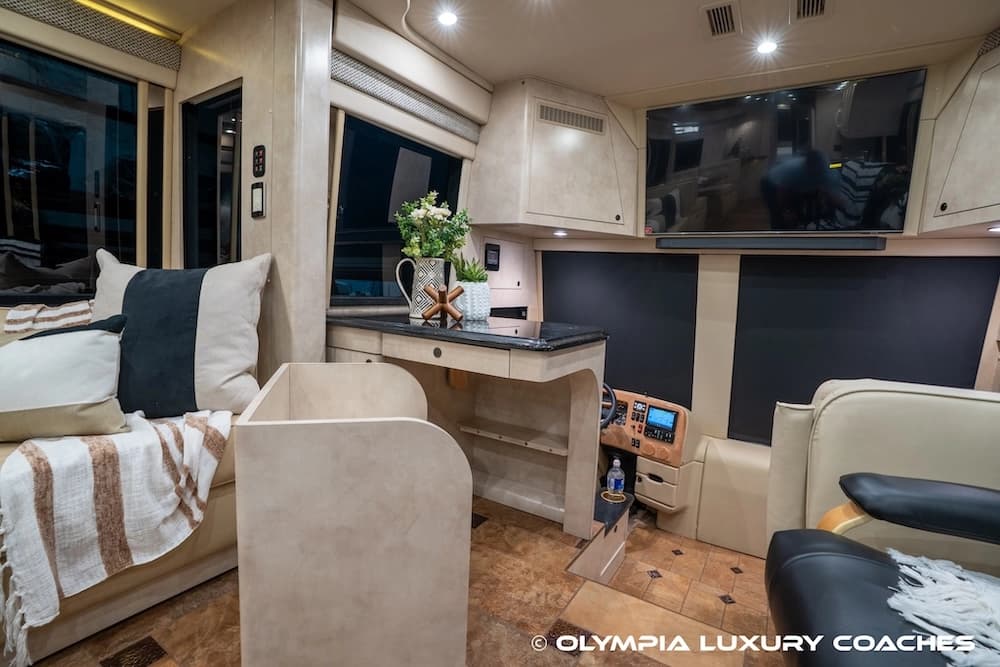 2008 Prevost H3-45 Amadas Motorcoach Conversion - Thumbnail 45 2008 Prevost H3-45 Amadas Motorcoach Conversion - Thumbnail 45