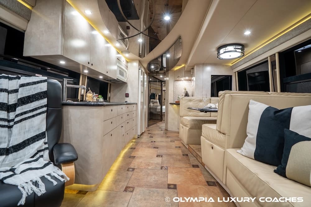 2008 Prevost H3-45 Amadas Motorcoach Conversion - Thumbnail 47 2008 Prevost H3-45 Amadas Motorcoach Conversion - Thumbnail 47