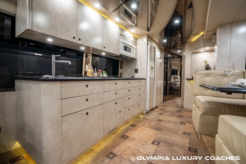 2008 Prevost H3-45 Amadas Motorcoach Conversion - Thumbnail 48 2008 Prevost H3-45 Amadas Motorcoach Conversion - Thumbnail 48