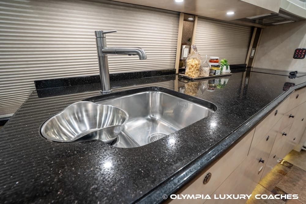 2008 Prevost H3-45 Amadas Motorcoach Conversion - Thumbnail 49 2008 Prevost H3-45 Amadas Motorcoach Conversion - Thumbnail 49