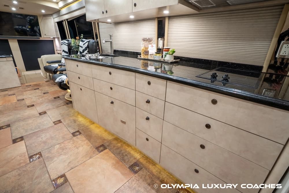 2008 Prevost H3-45 Amadas Motorcoach Conversion - Thumbnail 50 2008 Prevost H3-45 Amadas Motorcoach Conversion - Thumbnail 50