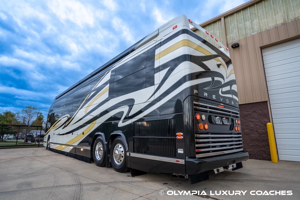 2008 Prevost H3-45 Amadas Motorcoach Conversion - Thumbnail 8 2008 Prevost H3-45 Amadas Motorcoach Conversion - Thumbnail 8