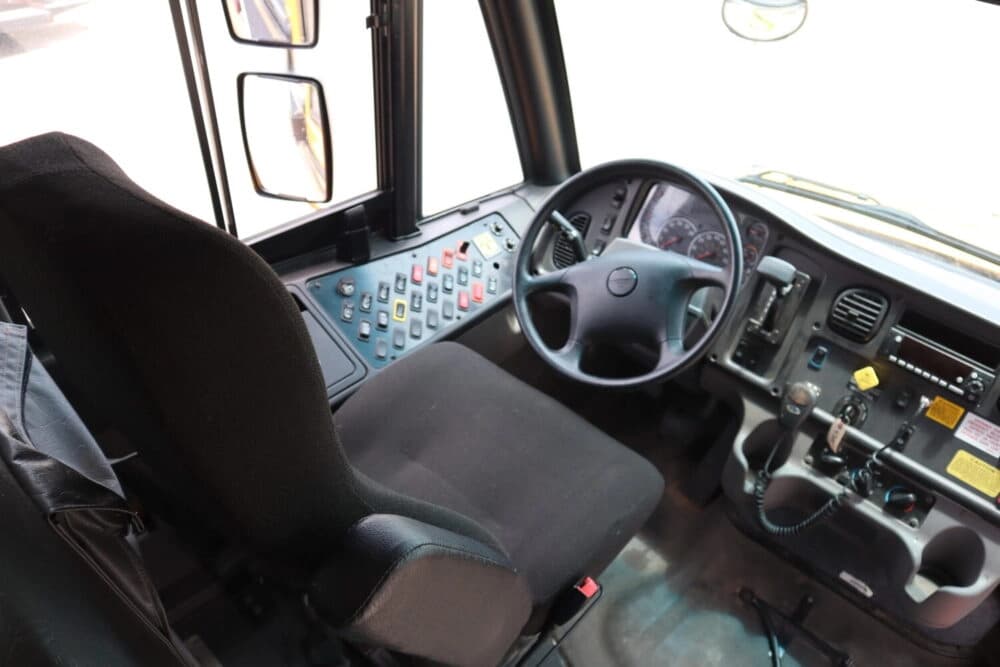 2023 Thomas Saf-T- Liner C2 77 Passenger - 4385 - Thumbnail 4 2023 Thomas Saf-T- Liner C2 77 Passenger - 4385 - Thumbnail 4