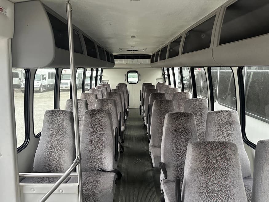 2007 Chevrolet 5500 Turtle Top Bus - Thumbnail 4 2007 Chevrolet 5500 Turtle Top Bus - Thumbnail 4