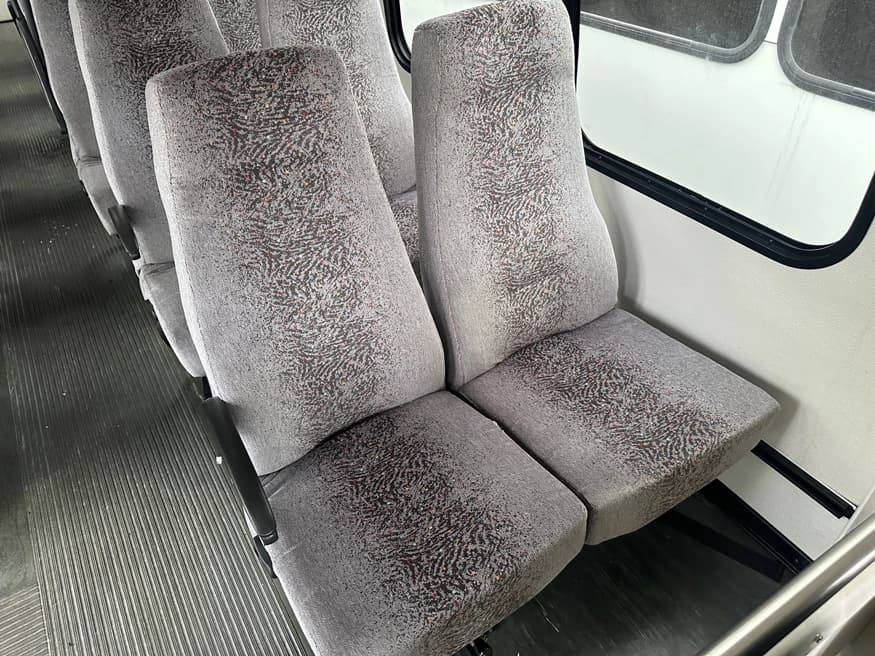 2007 Chevrolet 5500 Turtle Top Bus - Thumbnail 5 2007 Chevrolet 5500 Turtle Top Bus - Thumbnail 5