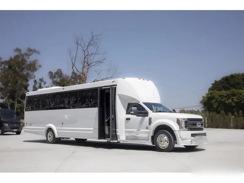 2019 Ford F-550 Limousine Bus - Thumbnail 2 2019 Ford F-550 Limousine Bus - Thumbnail 2