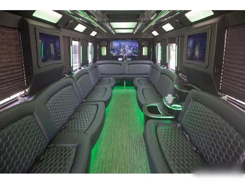 2019 Ford F-550 Limousine Bus - Thumbnail 5 2019 Ford F-550 Limousine Bus - Thumbnail 5