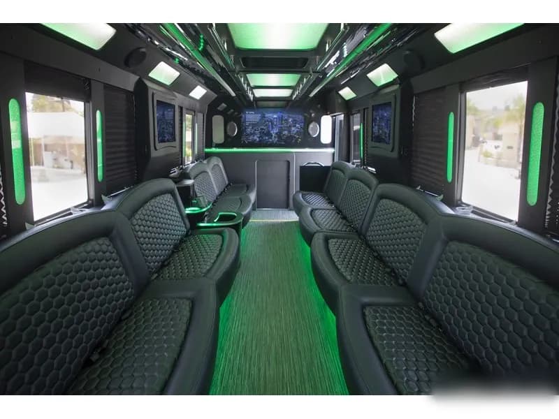 2019 Ford F-550 Limousine Bus - Thumbnail 6 2019 Ford F-550 Limousine Bus - Thumbnail 6