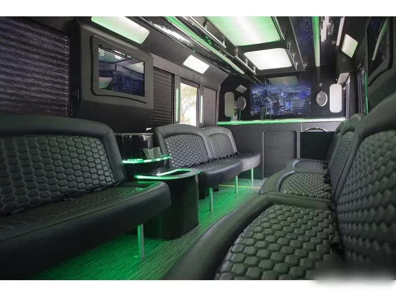 2019 Ford F-550 Limousine Bus - Thumbnail 7 2019 Ford F-550 Limousine Bus - Thumbnail 7