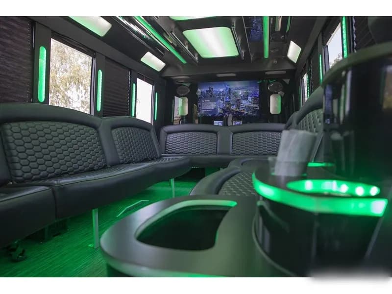 2019 Ford F-550 Limousine Bus - Thumbnail 8 2019 Ford F-550 Limousine Bus - Thumbnail 8