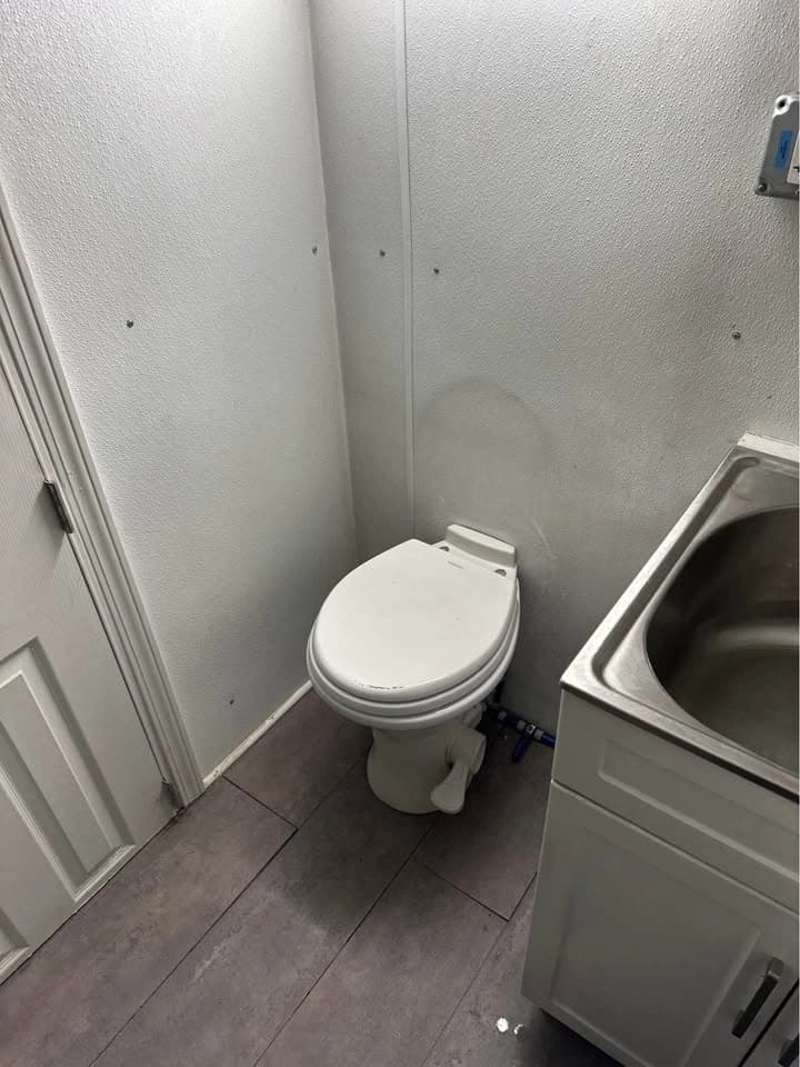 1996 Blue Bird Wanderlodge bu Conversion/Specialty - Thumbnail 5 1996 Blue Bird Wanderlodge bu Conversion/Specialty - Thumbnail 5