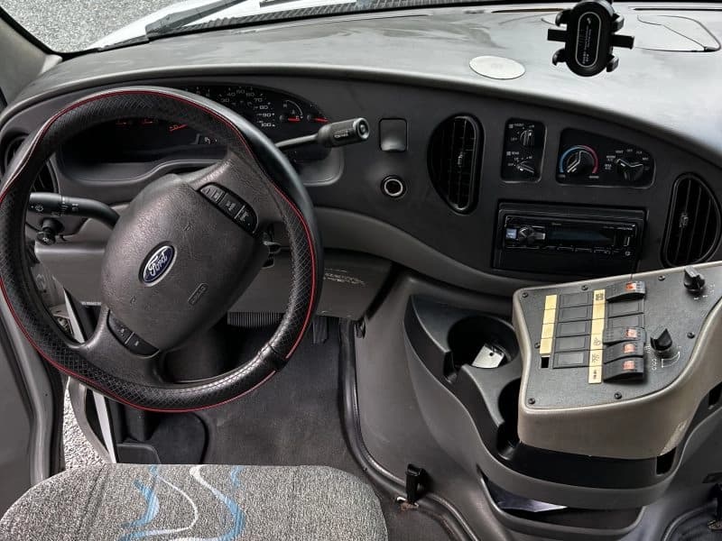 2006 Ford Starcraft E-450 Shuttle Bus - Thumbnail 4 2006 Ford Starcraft E-450 Shuttle Bus - Thumbnail 4