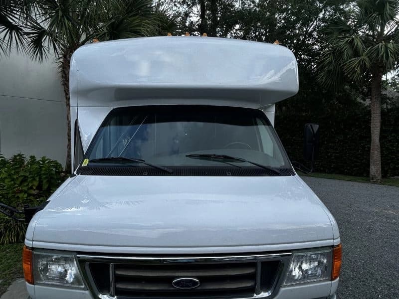 2006 Ford Starcraft E-450 Shuttle Bus - Thumbnail 2 2006 Ford Starcraft E-450 Shuttle Bus - Thumbnail 2