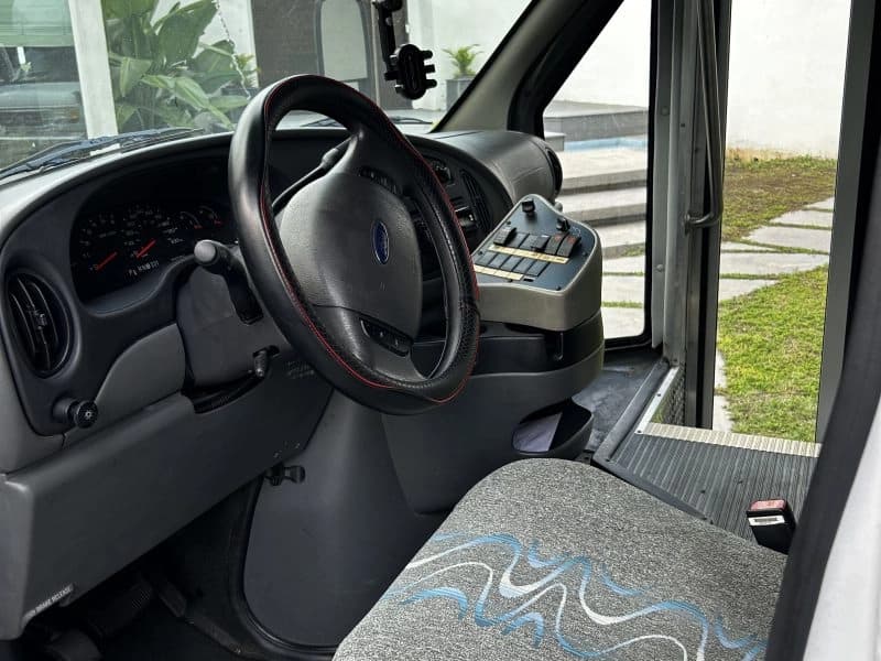 2006 Ford Starcraft E-450 Shuttle Bus - Thumbnail 15 2006 Ford Starcraft E-450 Shuttle Bus - Thumbnail 15