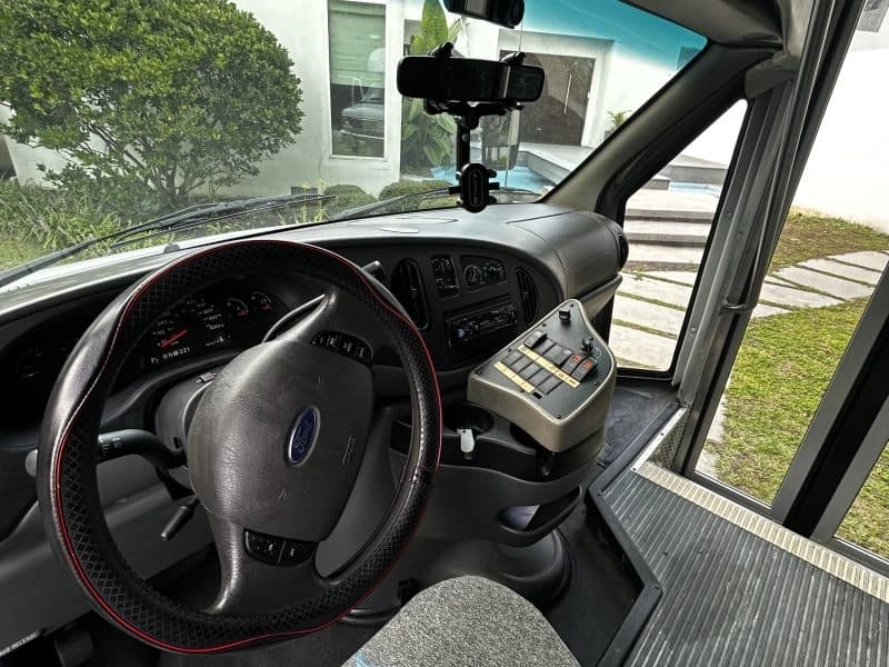 2006 Ford Starcraft E-450 Shuttle Bus - Thumbnail 16 2006 Ford Starcraft E-450 Shuttle Bus - Thumbnail 16