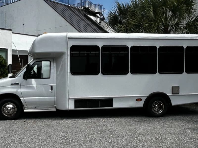 2006 Ford Starcraft E-450 Shuttle Bus - Thumbnail 17 2006 Ford Starcraft E-450 Shuttle Bus - Thumbnail 17