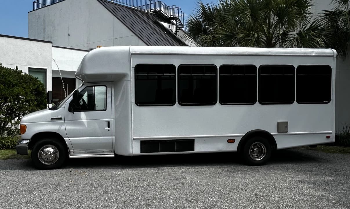 2006 Ford Starcraft E-450 Shuttle Bus - Thumbnail 13 2006 Ford Starcraft E-450 Shuttle Bus - Thumbnail 13