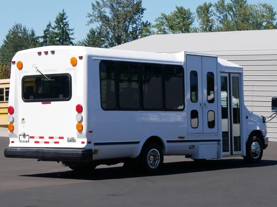 2014 ElDorado Aerotech Shuttle Bus - Thumbnail 3 2014 ElDorado Aerotech Shuttle Bus - Thumbnail 3