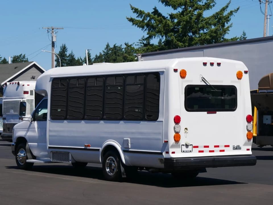 2014 ElDorado Aerotech Shuttle Bus - Thumbnail 4 2014 ElDorado Aerotech Shuttle Bus - Thumbnail 4