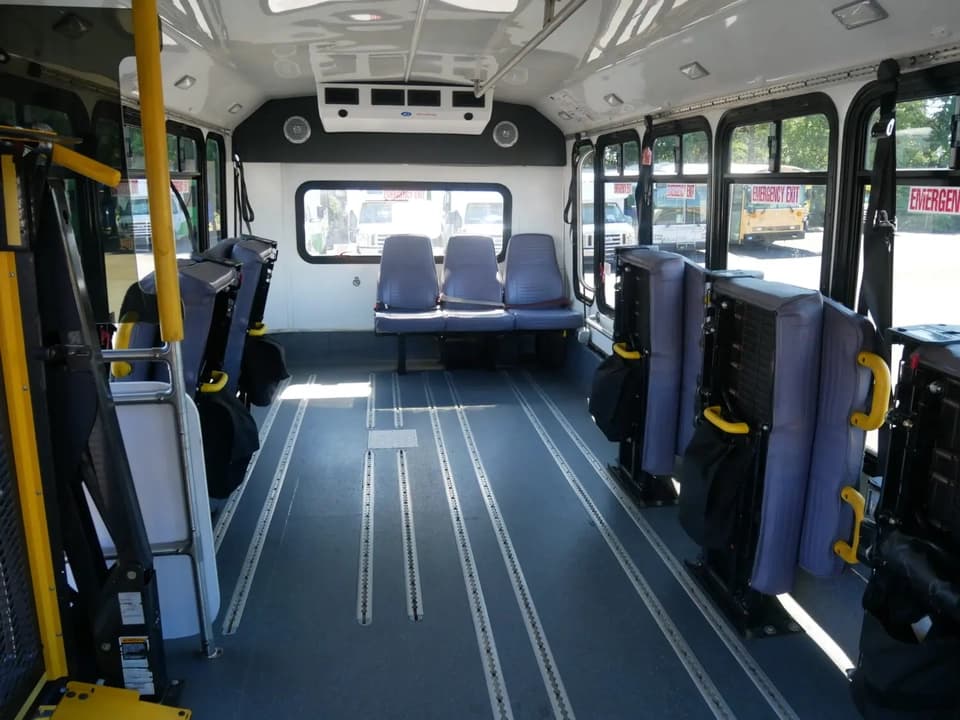 2014 ElDorado Aerotech Shuttle Bus - Thumbnail 6 2014 ElDorado Aerotech Shuttle Bus - Thumbnail 6