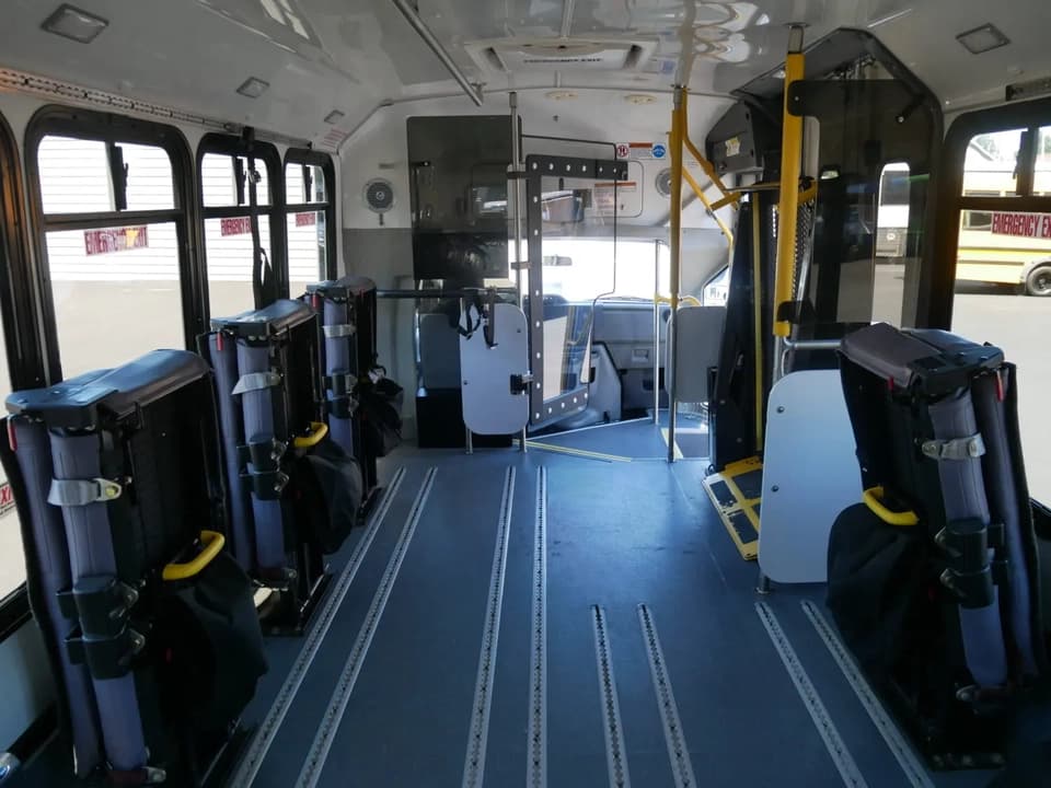 2014 ElDorado Aerotech Shuttle Bus - Thumbnail 8 2014 ElDorado Aerotech Shuttle Bus - Thumbnail 8