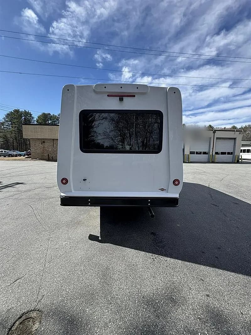 2025 Diamond Coach VIP 2200 Shuttle Bus - Thumbnail 4 2025 Diamond Coach VIP 2200 Shuttle Bus - Thumbnail 4