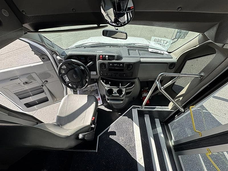 2025 Diamond Coach VIP 2200 Shuttle Bus - Thumbnail 5 2025 Diamond Coach VIP 2200 Shuttle Bus - Thumbnail 5