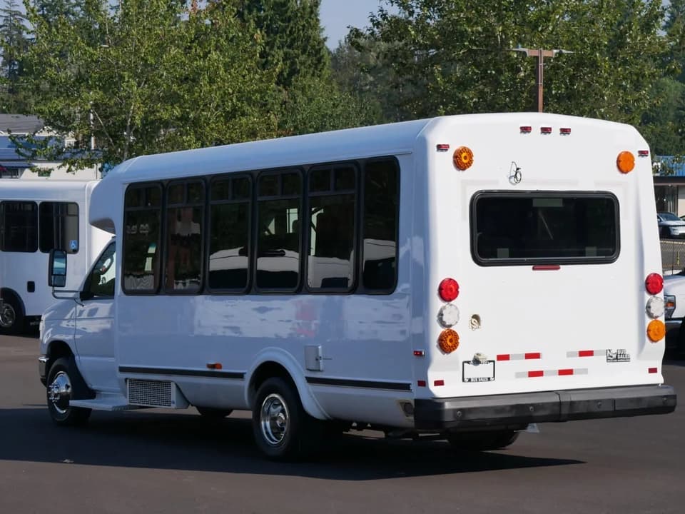2014 ElDorado Aerotech Shuttle Bus - Thumbnail 4 2014 ElDorado Aerotech Shuttle Bus - Thumbnail 4