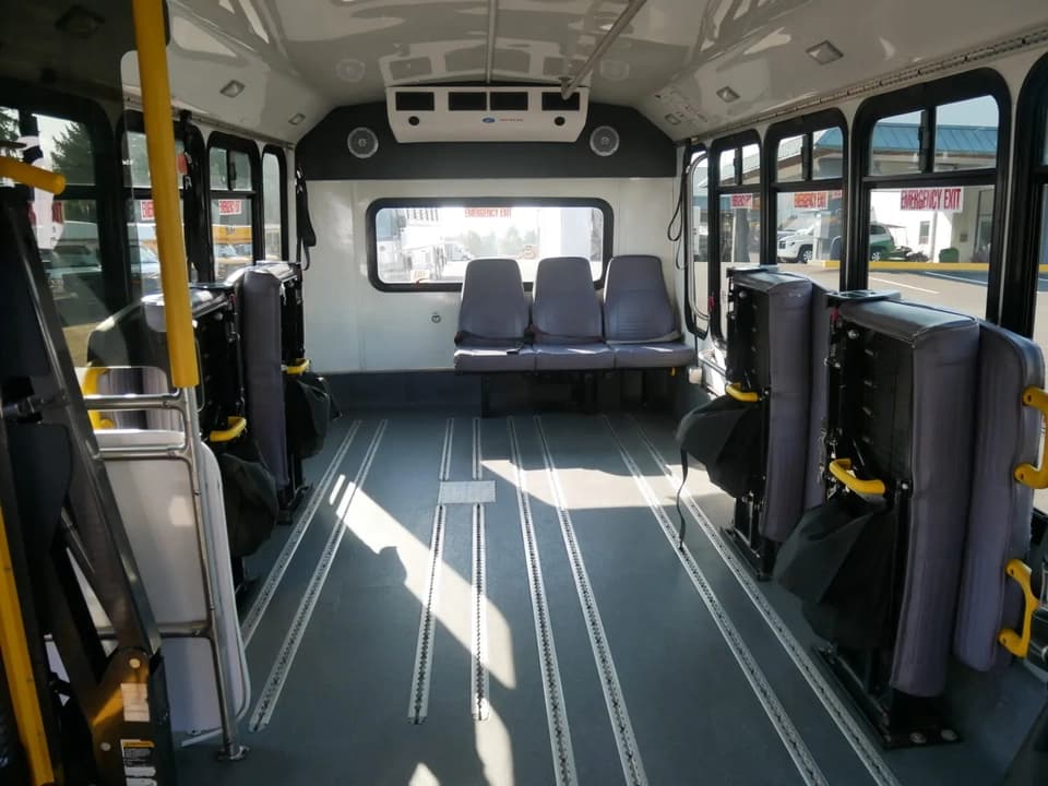 2014 ElDorado Aerotech Shuttle Bus - Thumbnail 6 2014 ElDorado Aerotech Shuttle Bus - Thumbnail 6