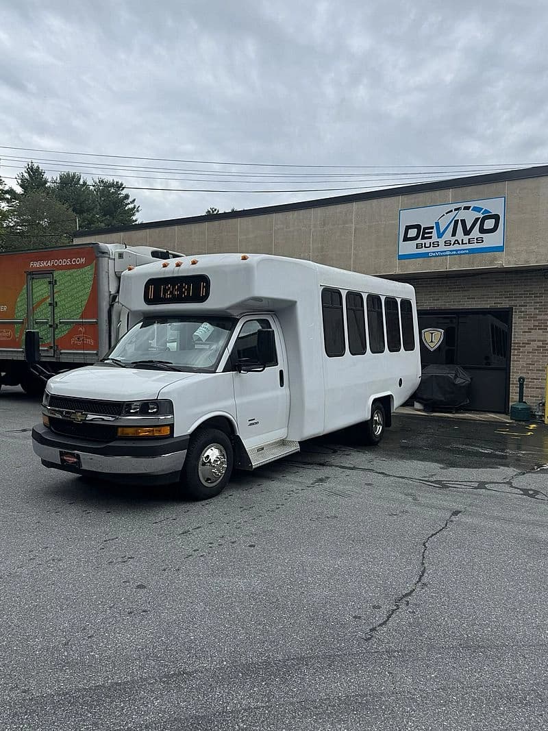 2024 Diamond Coach VIP 2200 Coach - Thumbnail 3 2024 Diamond Coach VIP 2200 Coach - Thumbnail 3