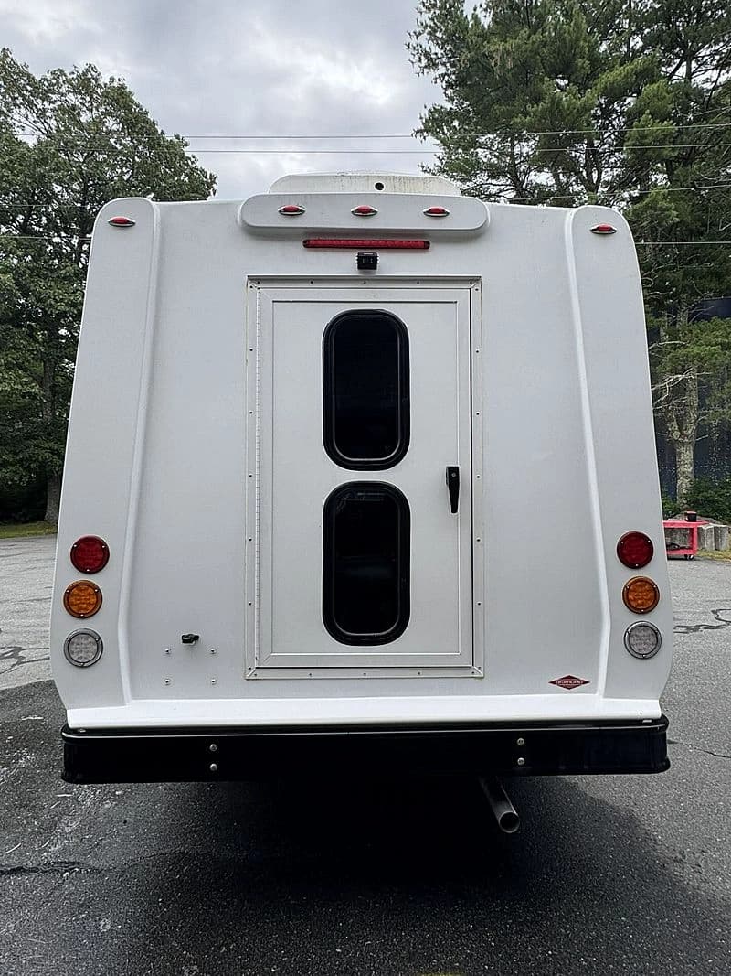 2024 Diamond Coach VIP 2200 Coach - Thumbnail 4 2024 Diamond Coach VIP 2200 Coach - Thumbnail 4