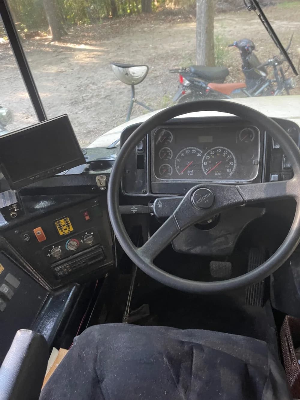 2005 Freighterliner Thomas - Thumbnail 3 2005 Freighterliner Thomas - Thumbnail 3