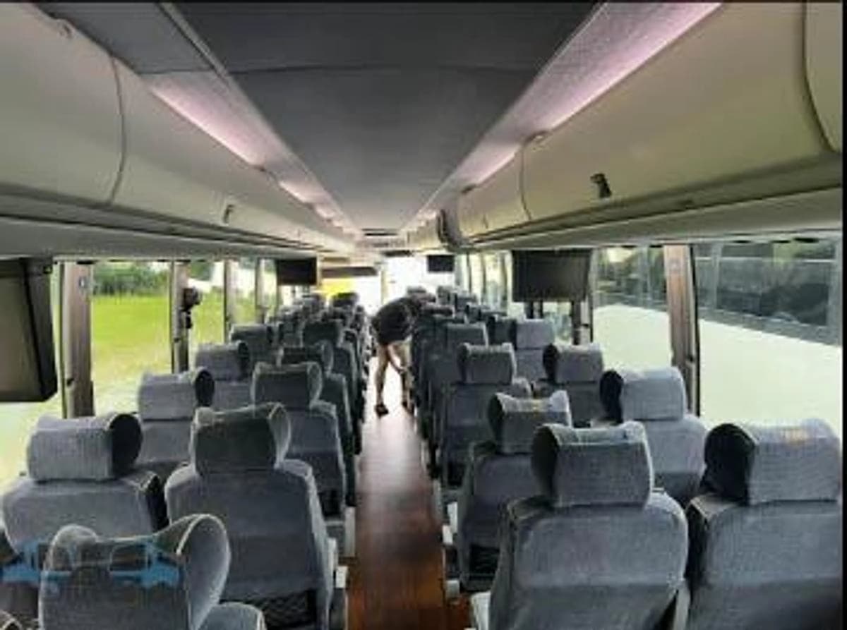 2016 Prevost X3-45 ADA - Thumbnail 2 2016 Prevost X3-45 ADA - Thumbnail 2