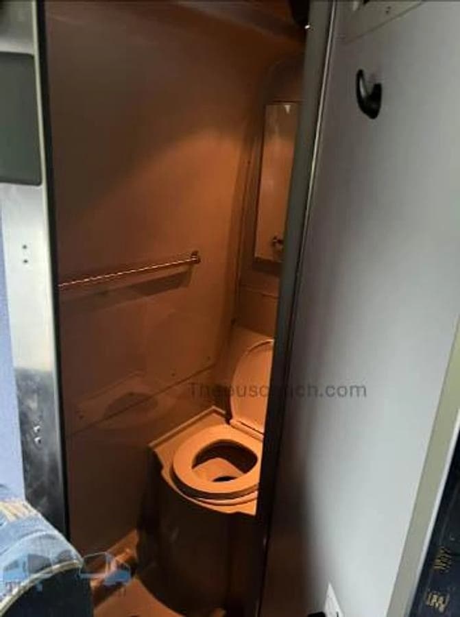 2016 Prevost X3-45 ADA - Thumbnail 6 2016 Prevost X3-45 ADA - Thumbnail 6