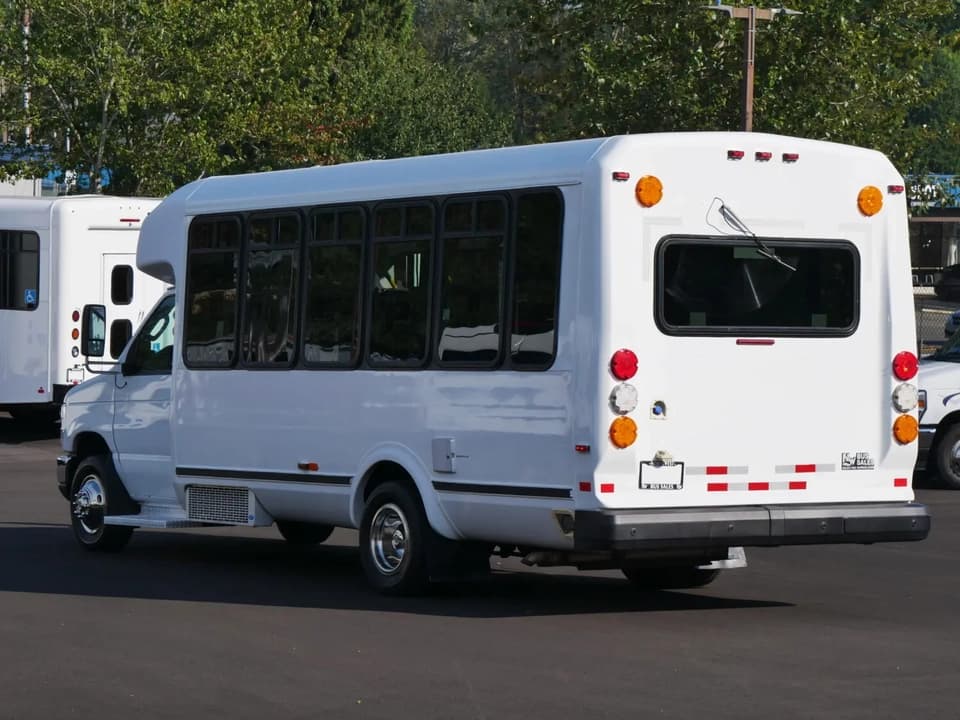 2014 ElDorado Aerotech Shuttle Bus - Thumbnail 4 2014 ElDorado Aerotech Shuttle Bus - Thumbnail 4