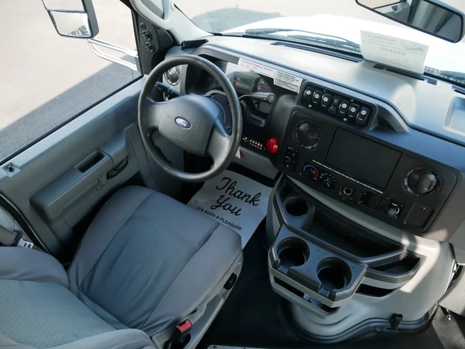 2014 ElDorado Aerotech Shuttle Bus - Thumbnail 5 2014 ElDorado Aerotech Shuttle Bus - Thumbnail 5