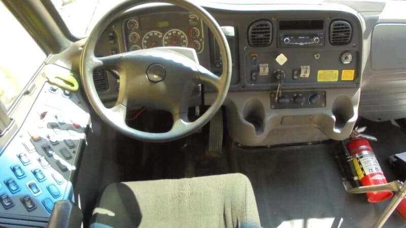 2014 Freightliner Thomas School Bus - Thumbnail 3 2014 Freightliner Thomas School Bus - Thumbnail 3