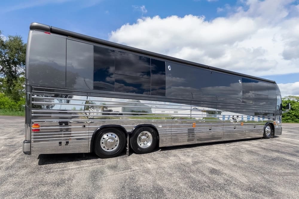 2022 Prevost Millennium X3 Motorhome - Thumbnail 2 2022 Prevost Millennium X3 Motorhome - Thumbnail 2