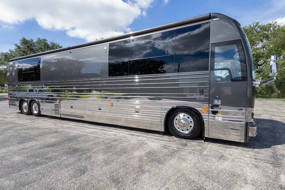 2022 Prevost Millennium X3 Motorhome - Thumbnail 3 2022 Prevost Millennium X3 Motorhome - Thumbnail 3
