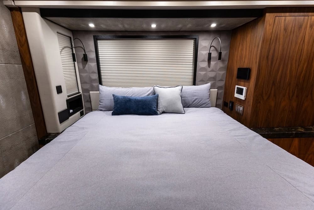 2022 Prevost Millennium X3 Motorhome - Thumbnail 26 2022 Prevost Millennium X3 Motorhome - Thumbnail 26