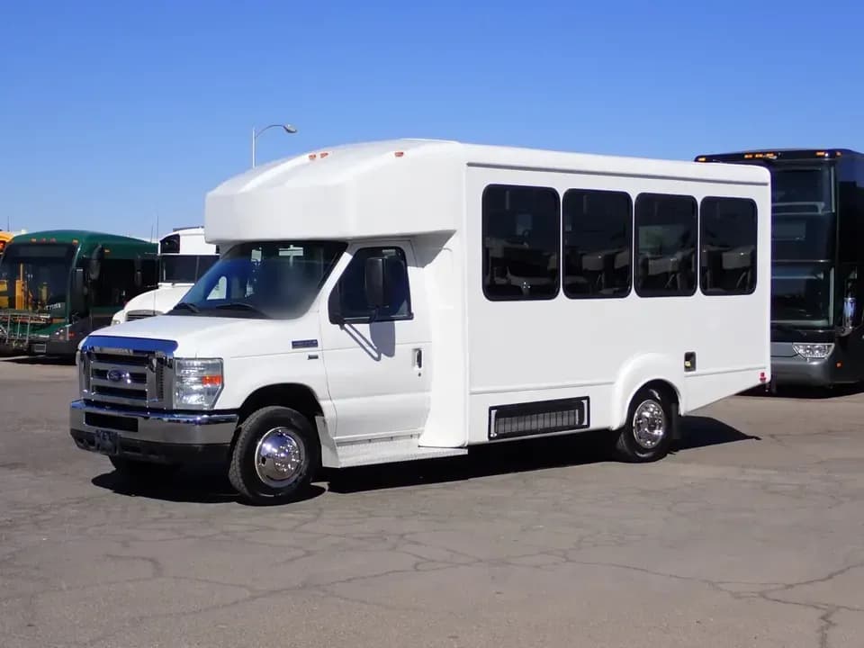 2016 Goshen Impulse Shuttle Bus - Thumbnail 3 2016 Goshen Impulse Shuttle Bus - Thumbnail 3