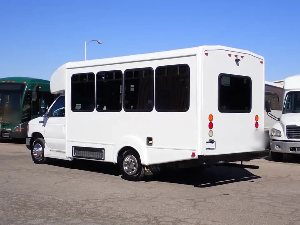 2016 Goshen Impulse Shuttle Bus - Thumbnail 5 2016 Goshen Impulse Shuttle Bus - Thumbnail 5